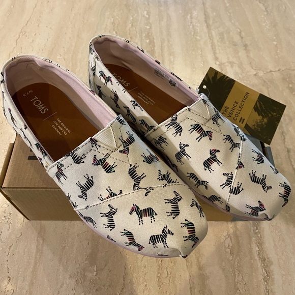 NWT NIB Toms Classic White Zebra Print Slip On Shoes, 7.5 - Picture 1 of 11